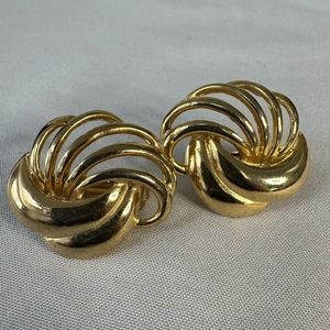 Vintage goldtone swirl earrings